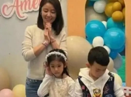 49 岁林心如素颜遛娃被拍！8岁女儿颜值惊艳，豪门日常这么接地气-同恩资源分享网