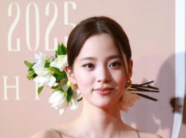欧阳娜娜亮相2025中国时尚产业盛典红毯活动-同恩资源分享网