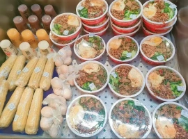 近期，湖南火车站的15元盒饭再度引发网络热议。-同恩资源分享网